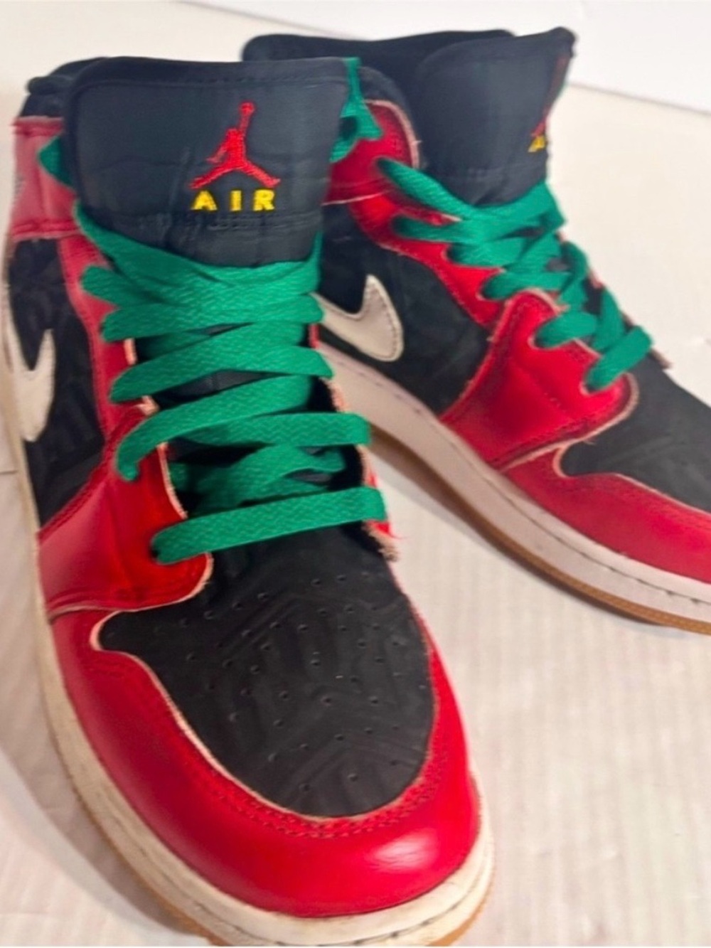 Air Jordan 1 Retro Mid SE
"Christmas Tree" Youth Size 6Y - Picture 3 of 6